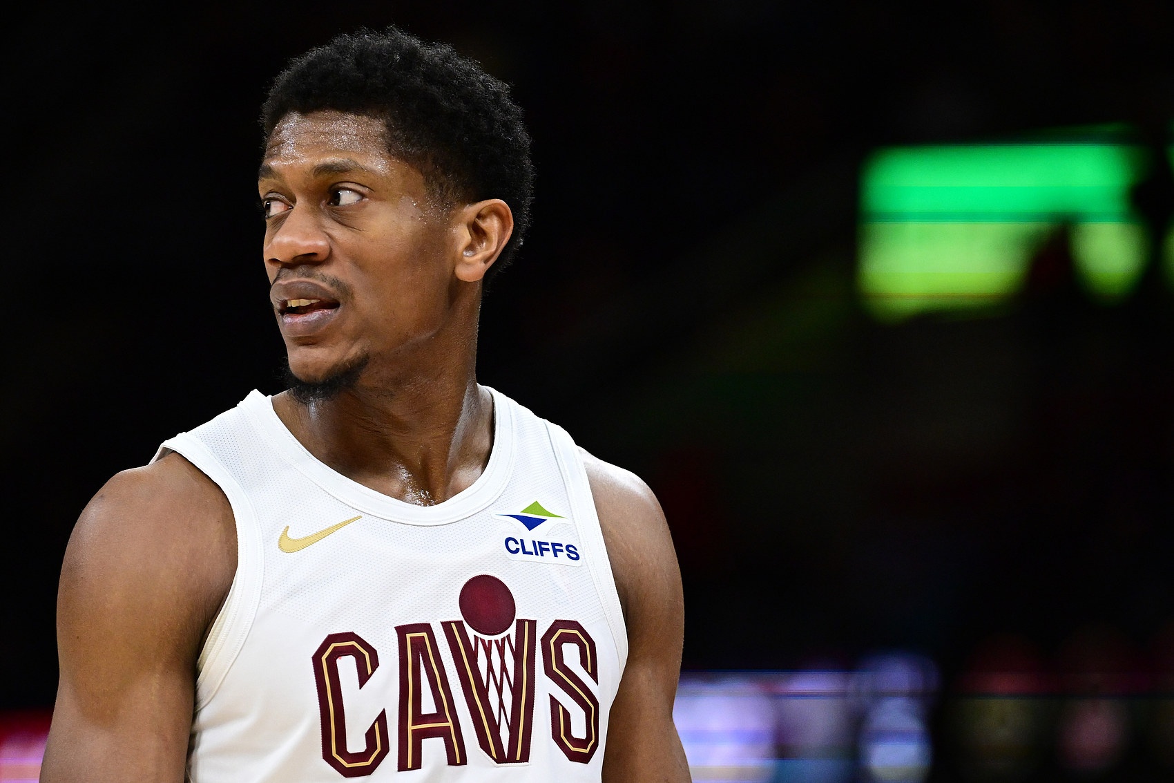 皇冠体育app-很坚决!格威强打造亨特犯规 骑士挑战成功改判进攻犯规