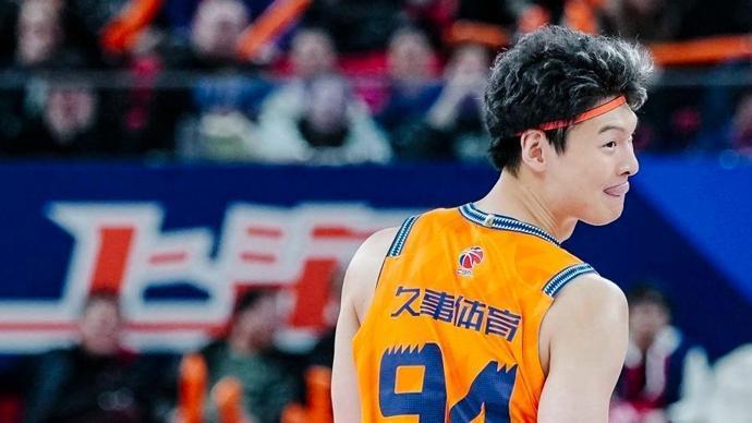 皇冠体育app-王哲林的32岁生日愿望:希望有一天,我们可以站上那个领奖台